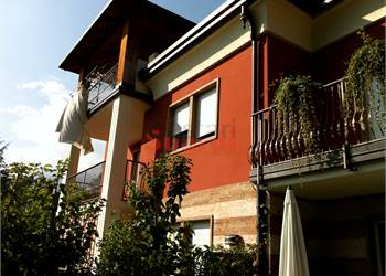 PRIMISSIMA COLLINA DI ROVERETO BIFAMILIARE DI PRESTIGIO CON GIARDINO