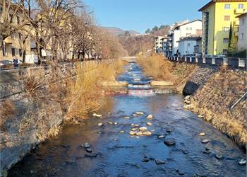 BOLGHERA INTERO PIANO PICCOLA PALAZZINA.