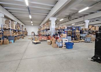 CAPANNONE COMMERCIALE P.T. MAGAZZINO - 1°P MAGAZZINO + UFFICI